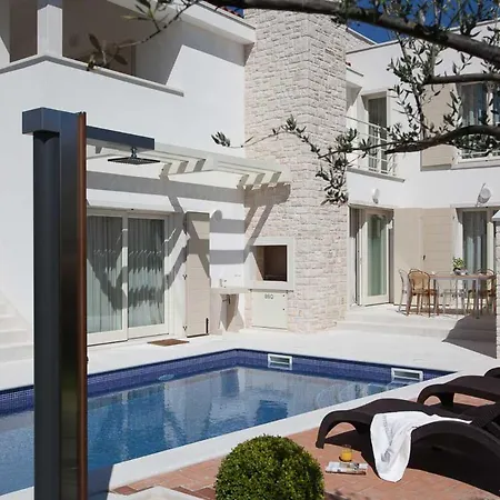 Luxury Ginevra With Pool And Jacuzzi - By Mvsvillas Villa Tar-Vabriga