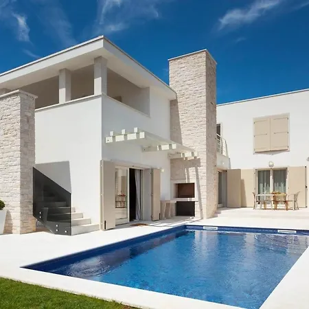 Luxury Ginevra With Pool And Jacuzzi - By Mvsvillas