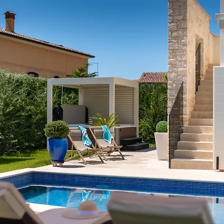 Villa Luxury Ginevra With Pool And Jacuzzi - By Mvsvillas