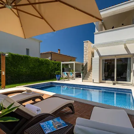 Luxury Ginevra With Pool And Jacuzzi - By Mvsvillas Villa