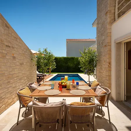 Villa Luxury Ginevra With Pool And Jacuzzi - By Mvsvillas