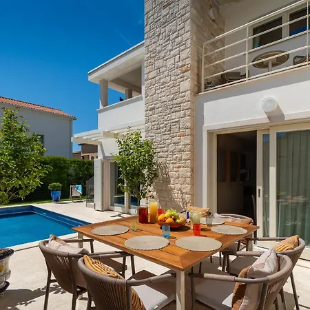 Luxury Ginevra With Pool And Jacuzzi - By Mvsvillas