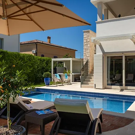 Villa Luxury Ginevra With Pool And Jacuzzi - By Mvsvillas *