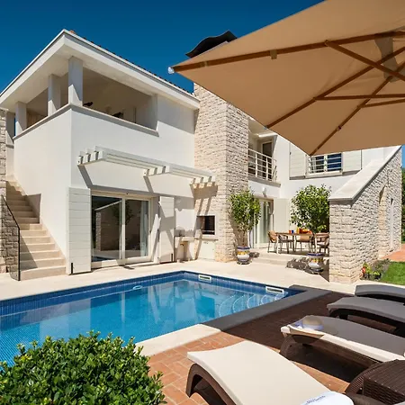 Luxury Ginevra With Pool And Jacuzzi - By Mvsvillas Villa *