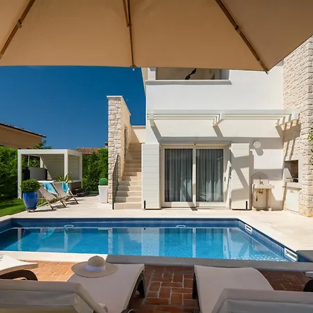 Luxury Ginevra With Pool And Jacuzzi - By Mvsvillas *