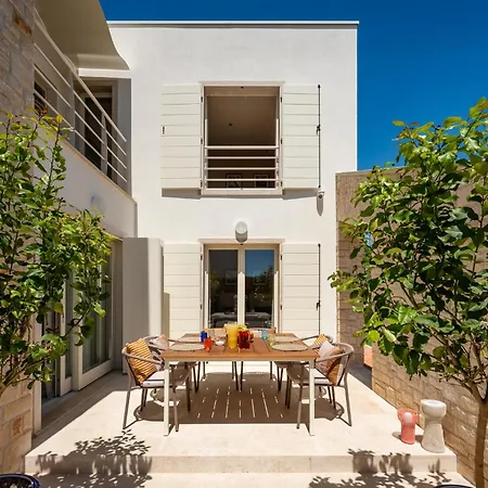 Luxury Ginevra With Pool And Jacuzzi - By Mvsvillas
