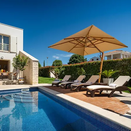 Villa Luxury Ginevra With Pool And Jacuzzi - By Mvsvillas