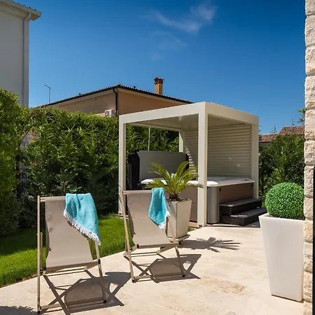 Luxury Ginevra With Pool And Jacuzzi - By Mvsvillas Vila