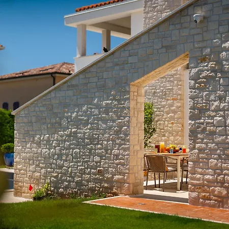 Luxury Ginevra With Pool And Jacuzzi - By Mvsvillas