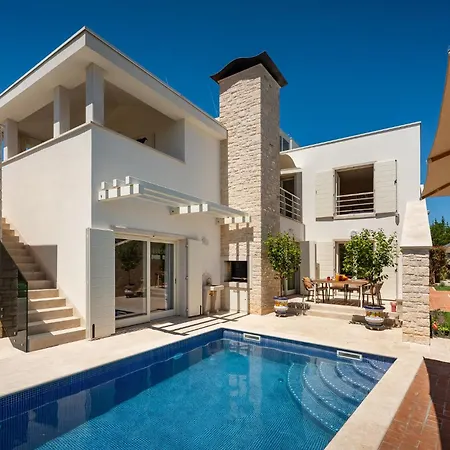 Villa Luxury Ginevra With Pool And Jacuzzi - By Mvsvillas Tar-Vabriga